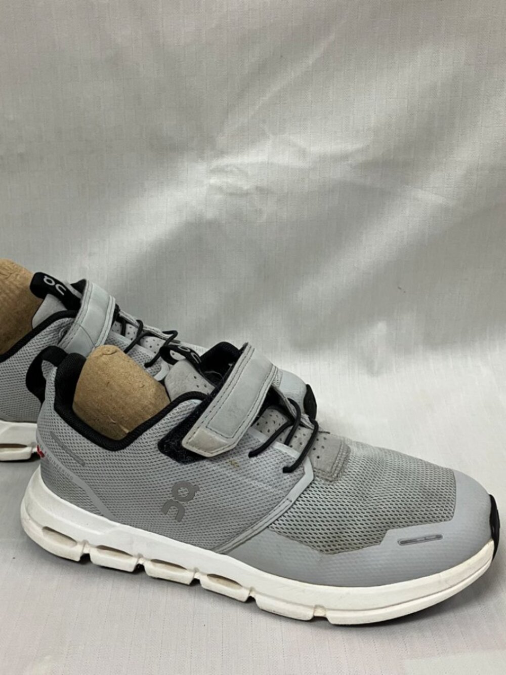 On Cloud Play Sneakers Kids Size 3 Gray White Mesh Strap Lace Up Shoes